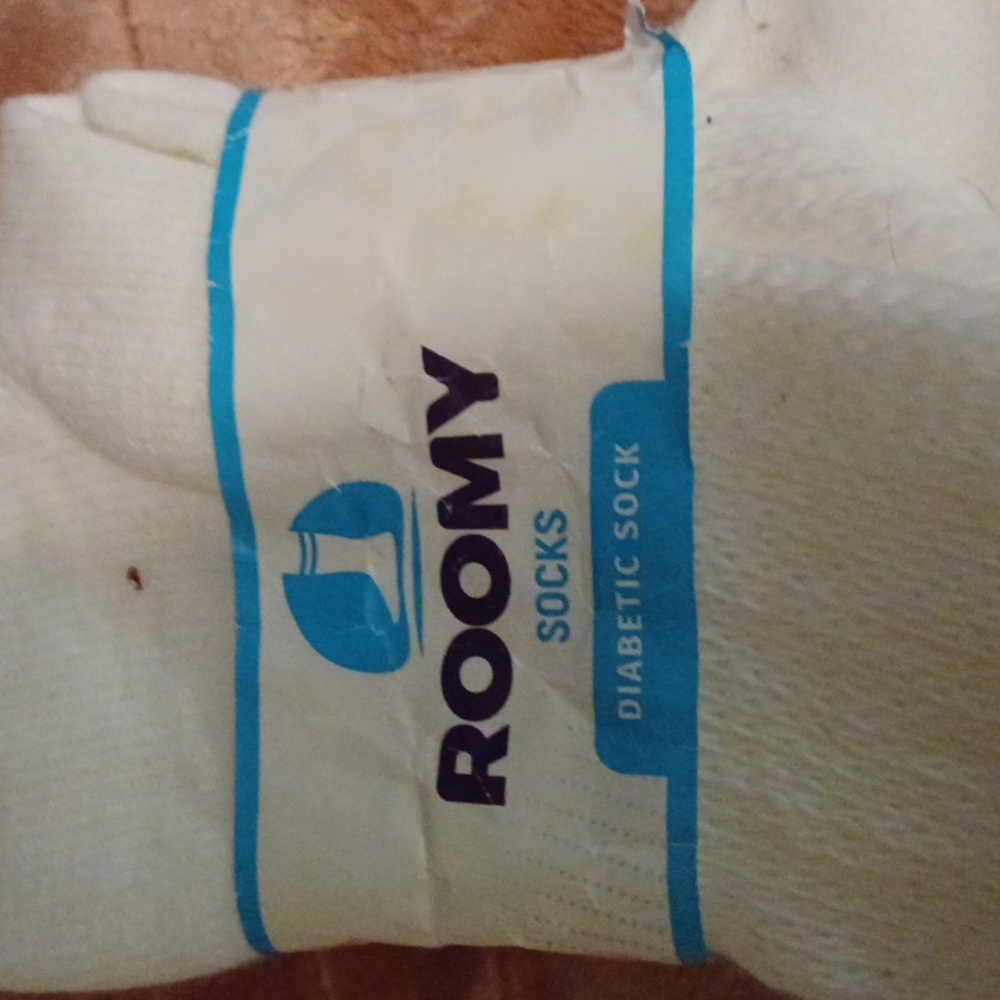 Roomy diabetic socks - Picture 2 of 3